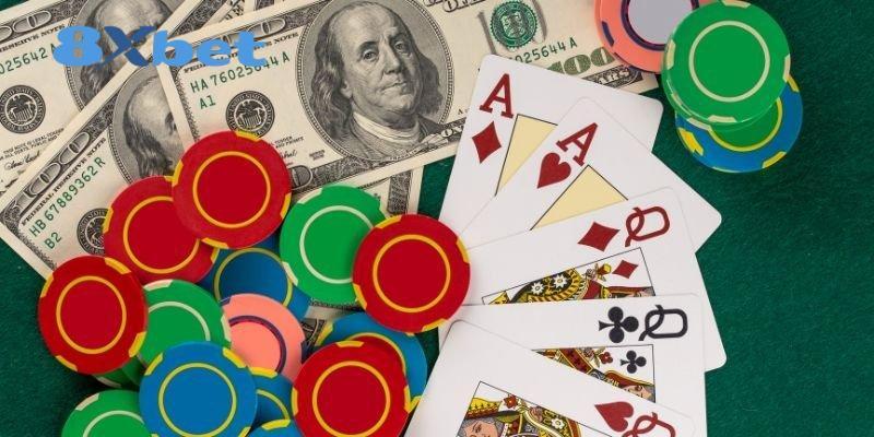 Chip và bài tây tượng trưng cho hệ thống giải trí 8xbet